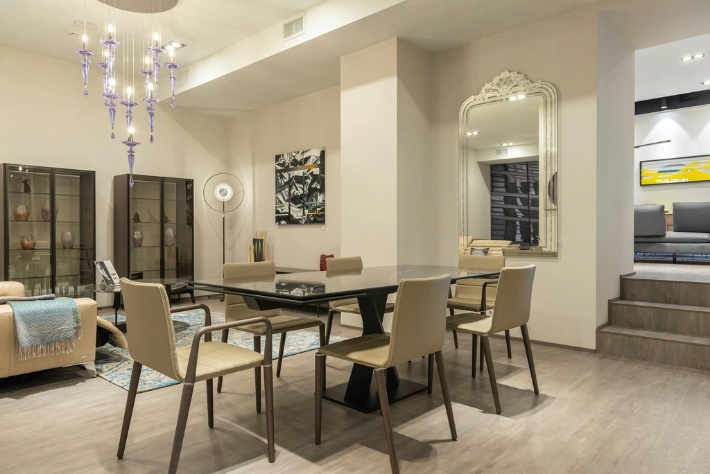 Dining room with glass table and beige chairs